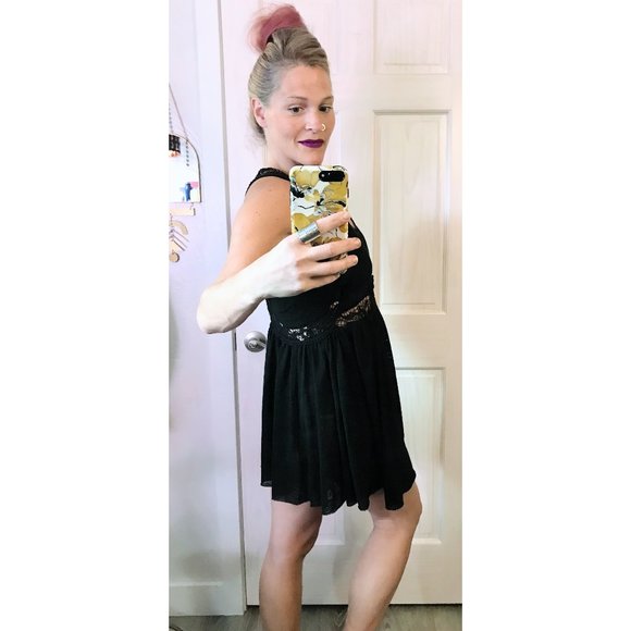 En Creme Black Crochet dress | Medium | Cover Up | Crochet Lace & Semi Sheer EUC - Picture 6 of 14